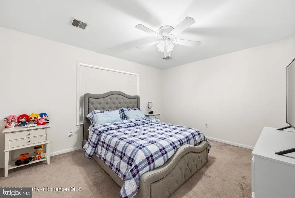 562 COUNTRY CLUB ROAD Easton, PA 18045