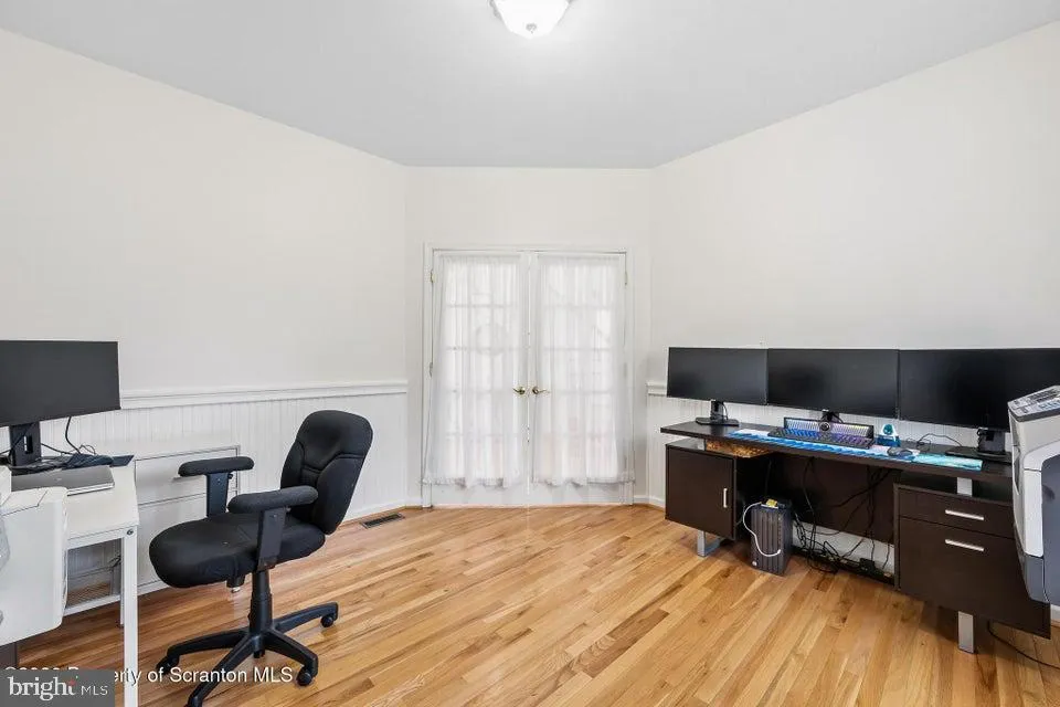 562 COUNTRY CLUB ROAD Easton, PA 18045