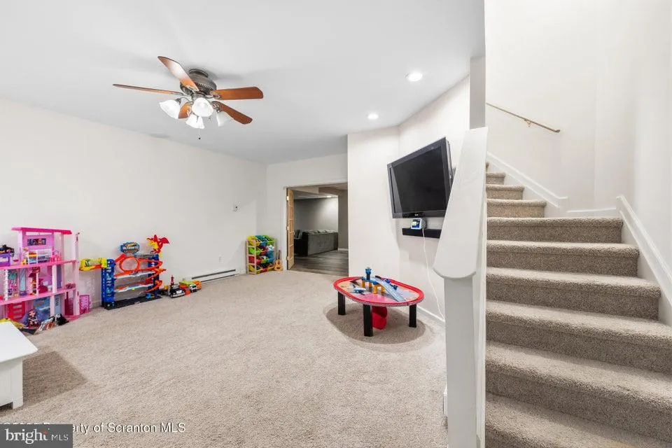 562 COUNTRY CLUB ROAD Easton, PA 18045