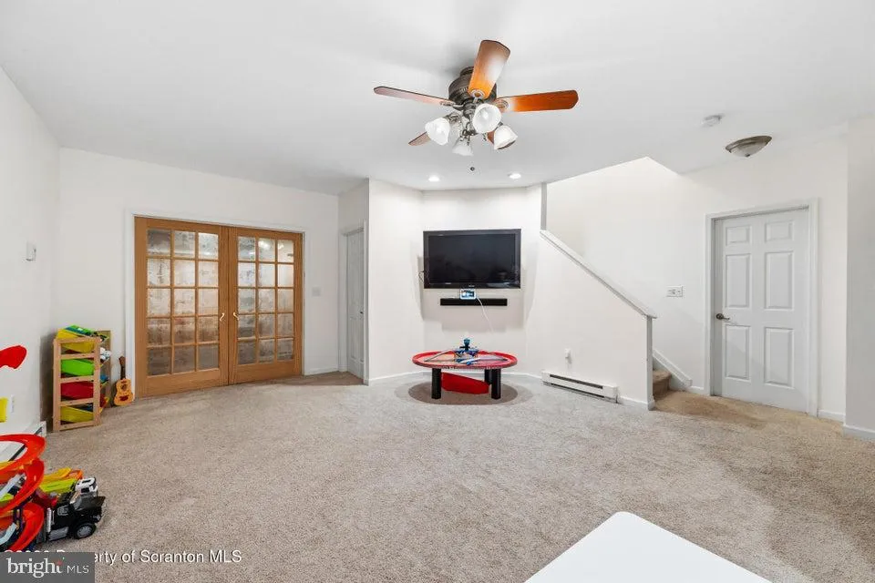 562 COUNTRY CLUB ROAD Easton, PA 18045