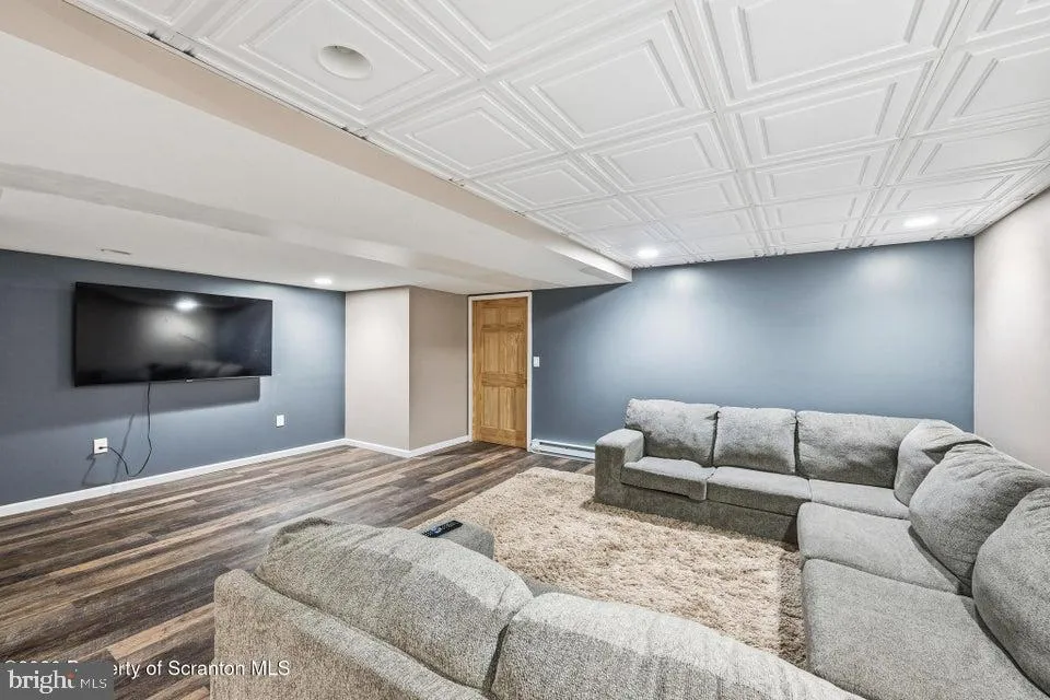 562 COUNTRY CLUB ROAD Easton, PA 18045