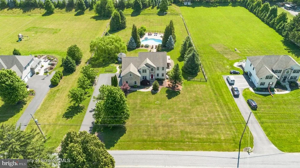 562 COUNTRY CLUB ROAD Easton, PA 18045