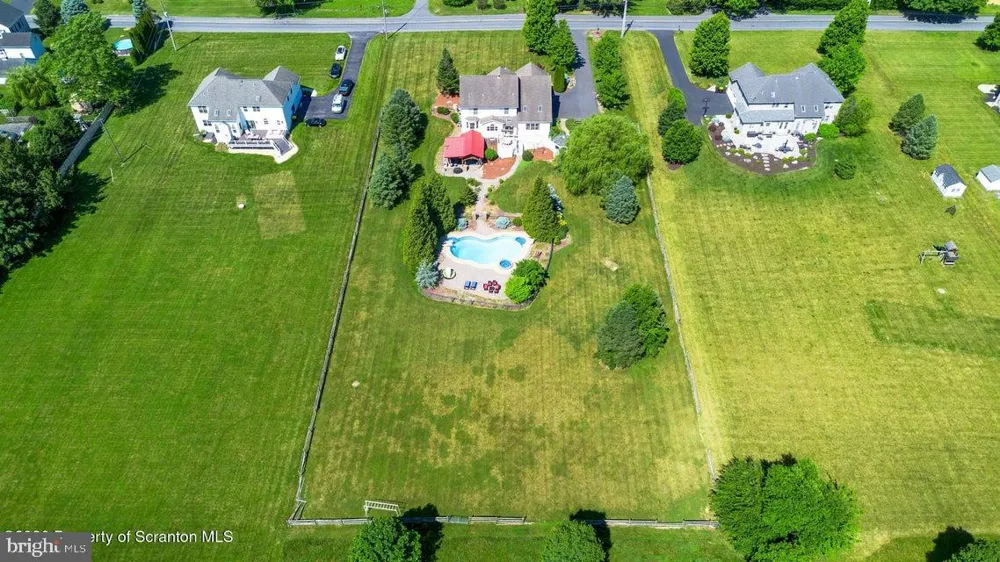 562 COUNTRY CLUB ROAD Easton, PA 18045