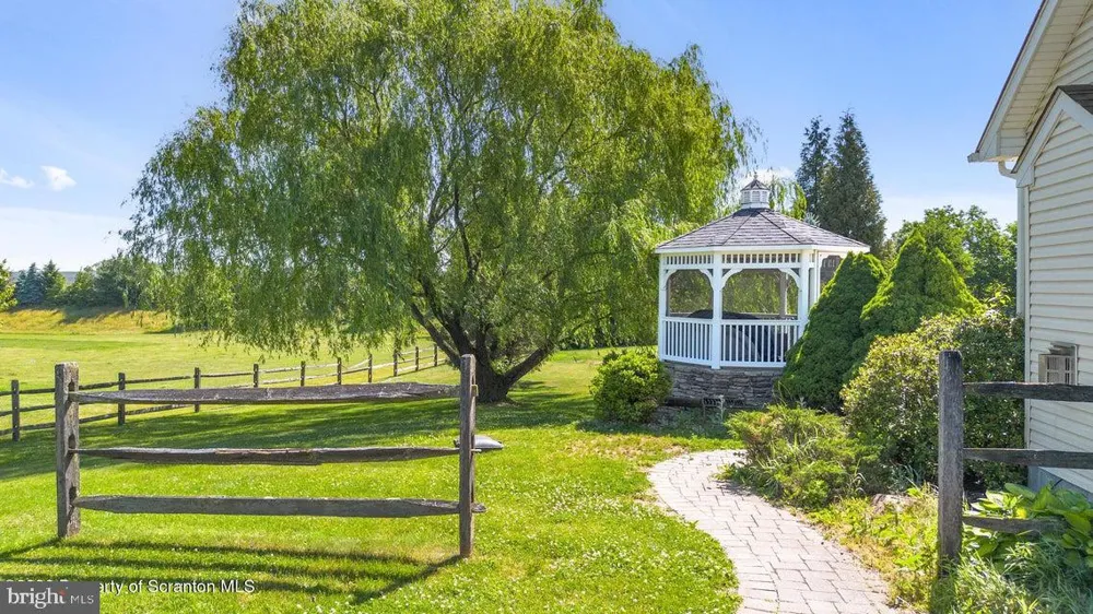 562 COUNTRY CLUB ROAD Easton, PA 18045