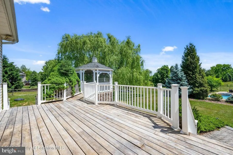 562 COUNTRY CLUB ROAD Easton, PA 18045