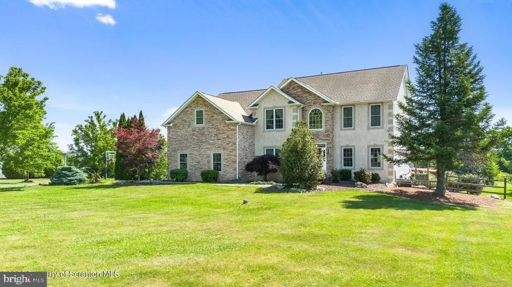 562 COUNTRY CLUB ROAD Easton, PA 18045