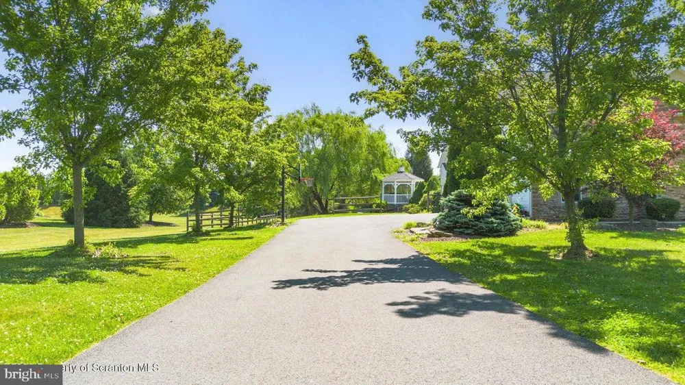 562 COUNTRY CLUB ROAD Easton, PA 18045