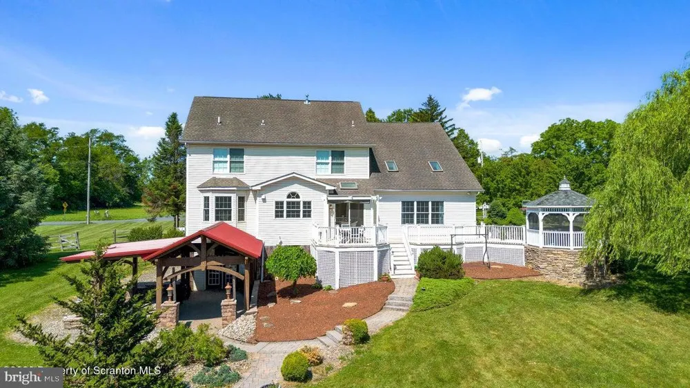 562 COUNTRY CLUB ROAD Easton, PA 18045