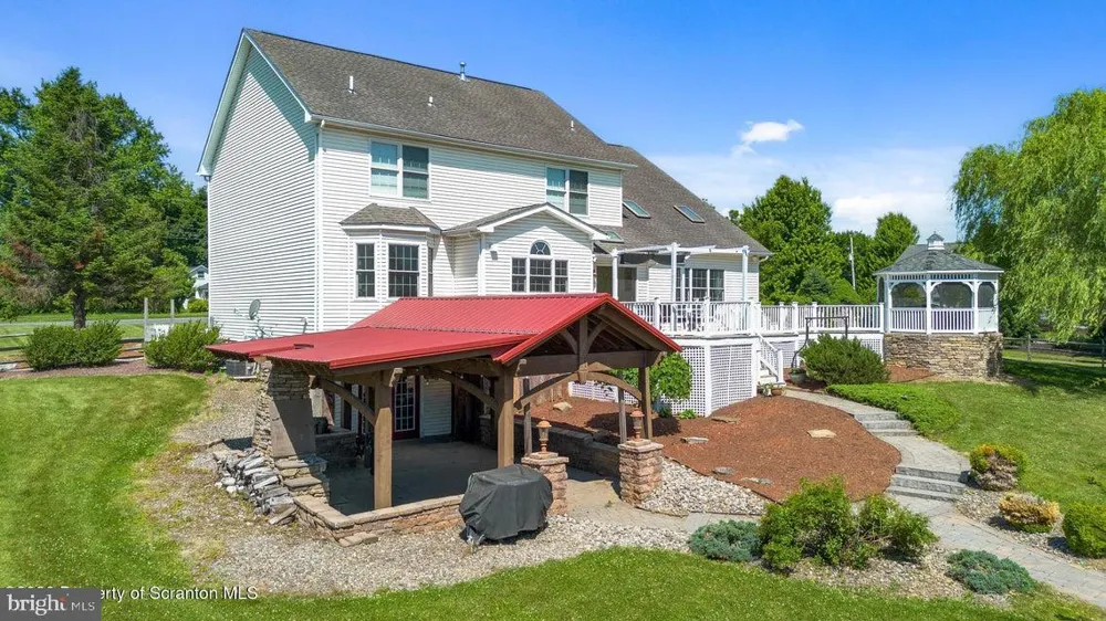 562 COUNTRY CLUB ROAD Easton, PA 18045