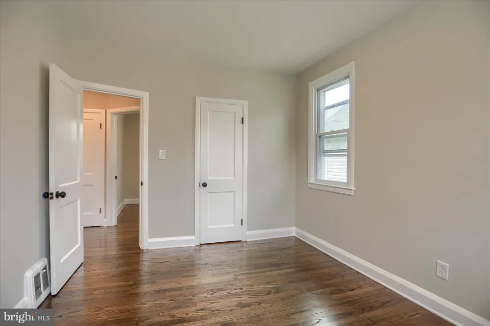 24 LINCOLN AVENUE Baltimore, MD 21228