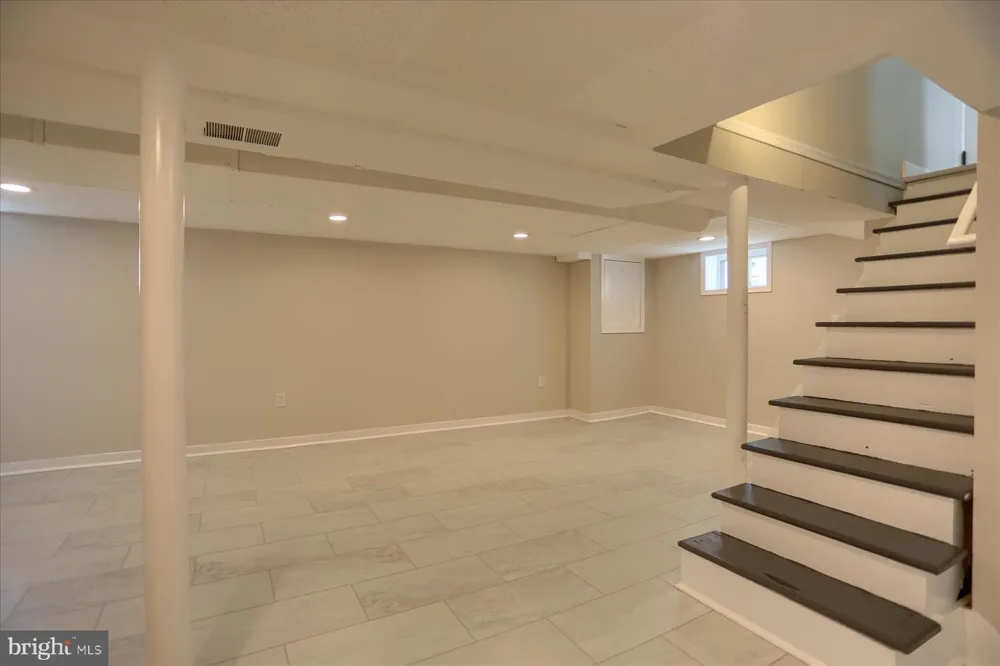 24 LINCOLN AVENUE Baltimore, MD 21228
