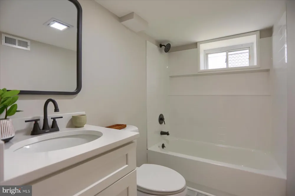 24 LINCOLN AVENUE Baltimore, MD 21228