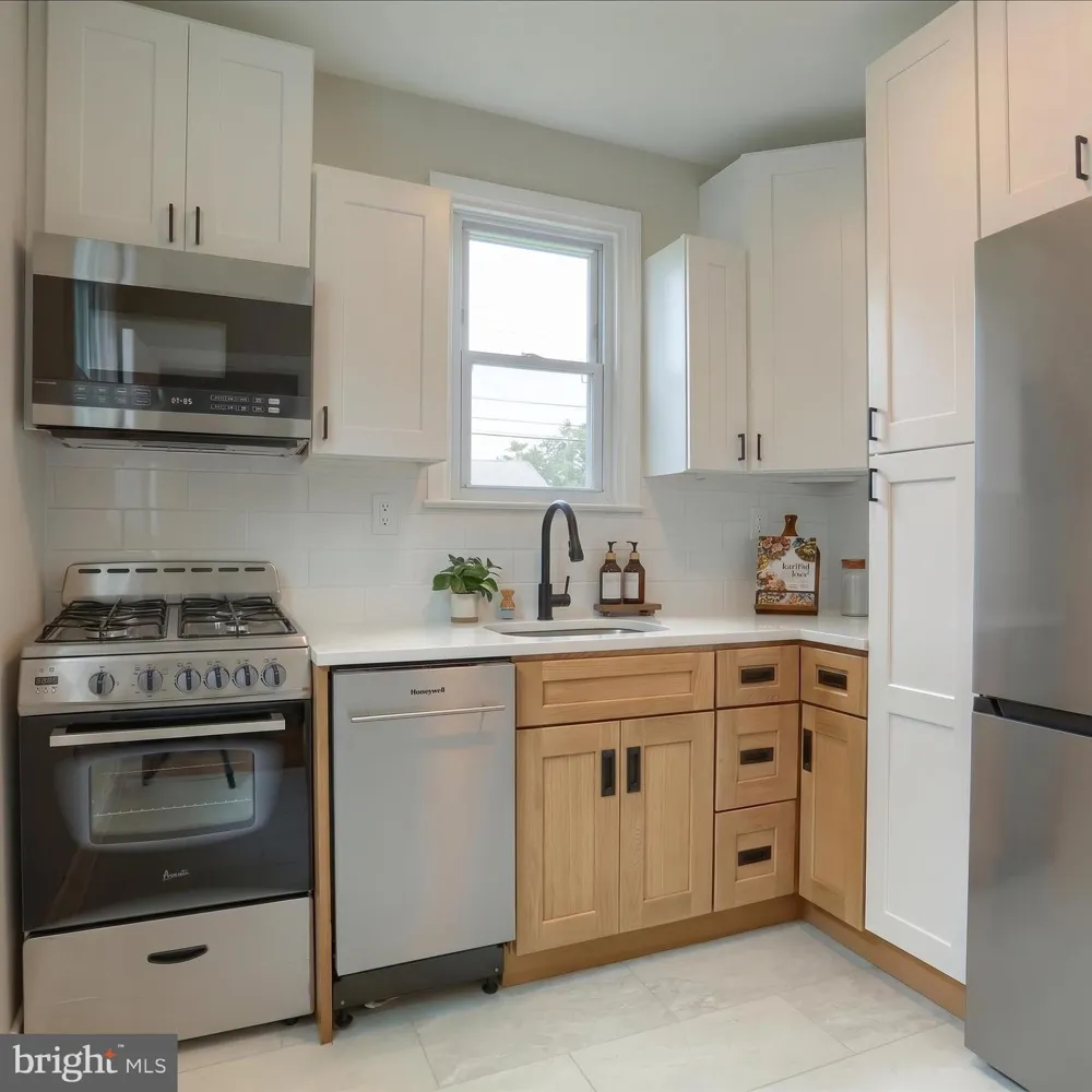 24 LINCOLN AVENUE Baltimore, MD 21228