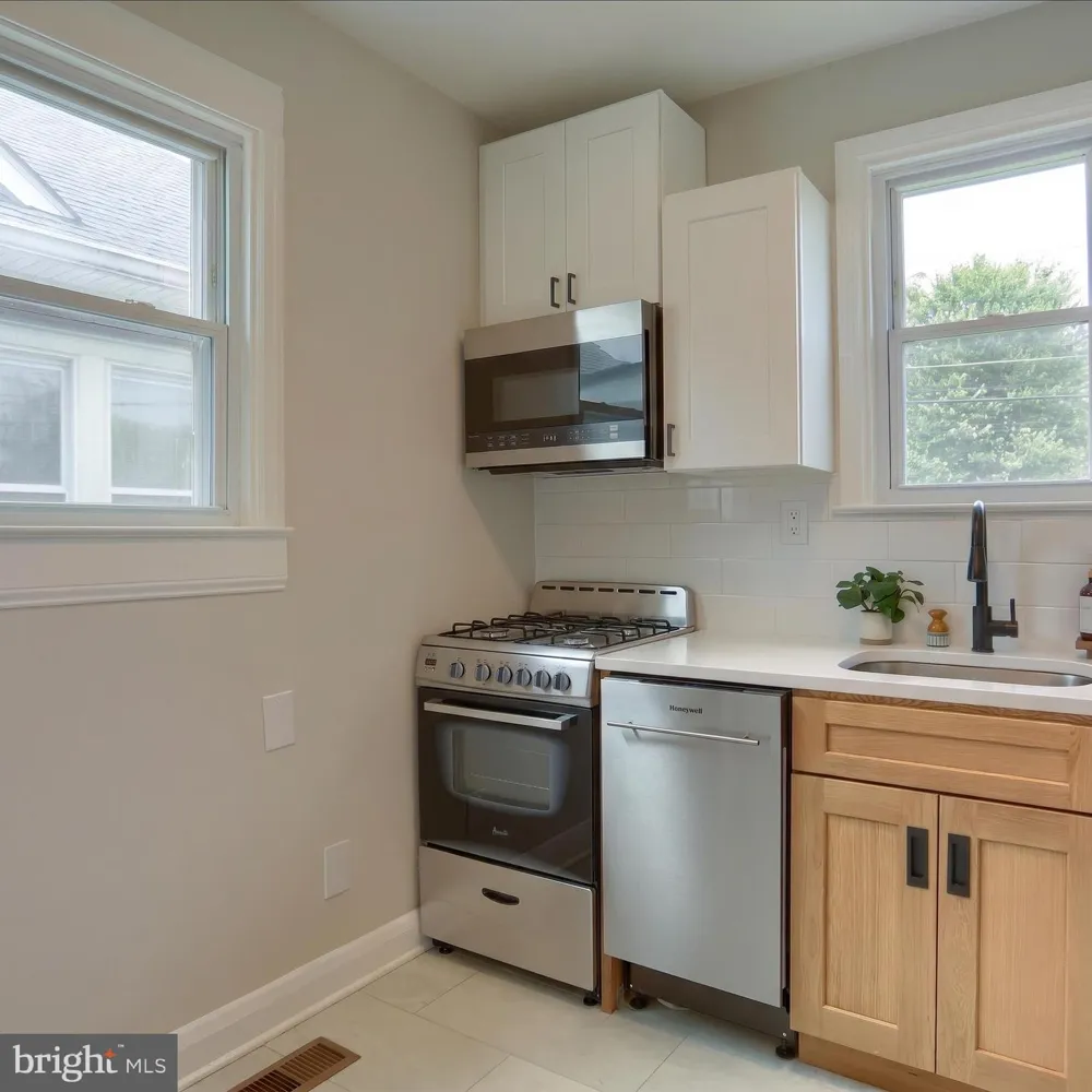 24 LINCOLN AVENUE Baltimore, MD 21228