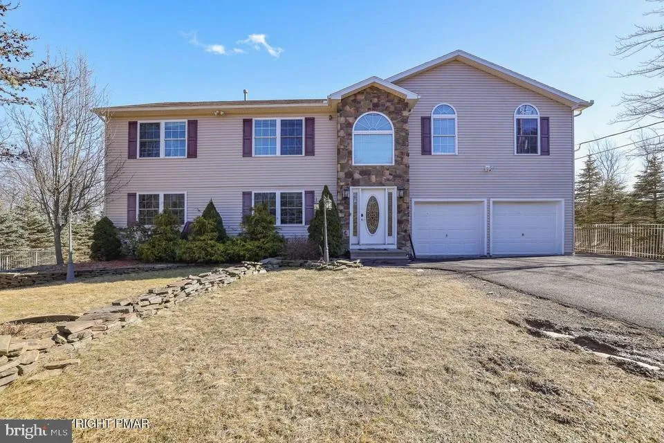 250 BEAVER DAM ROAD Long Pond, PA 18334