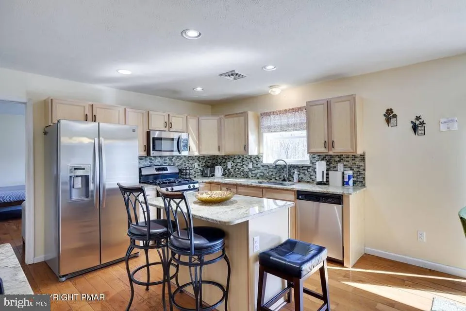 250 BEAVER DAM ROAD Long Pond, PA 18334