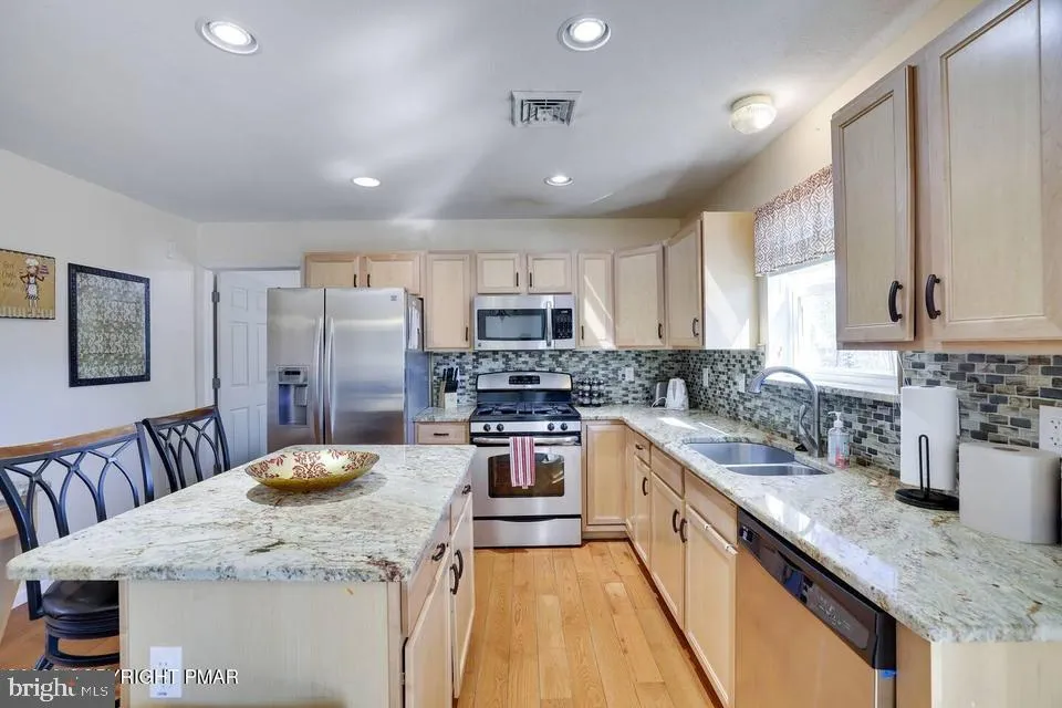 250 BEAVER DAM ROAD Long Pond, PA 18334
