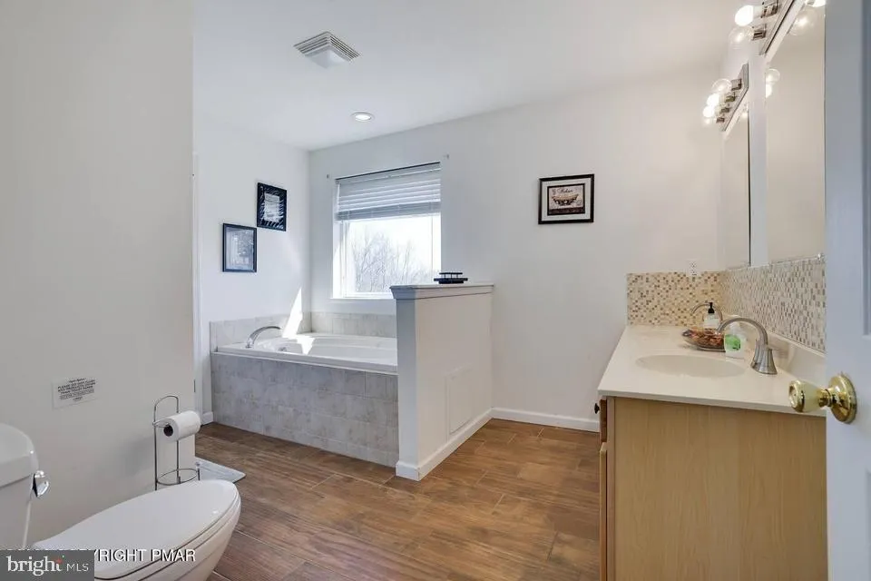 250 BEAVER DAM ROAD Long Pond, PA 18334