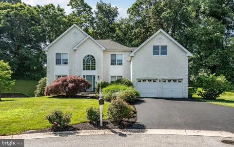 1361 WOODED KNOLLS