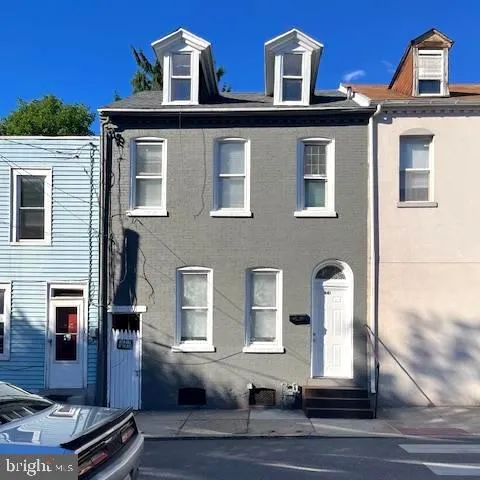 441 E STRAWBERRY STREET