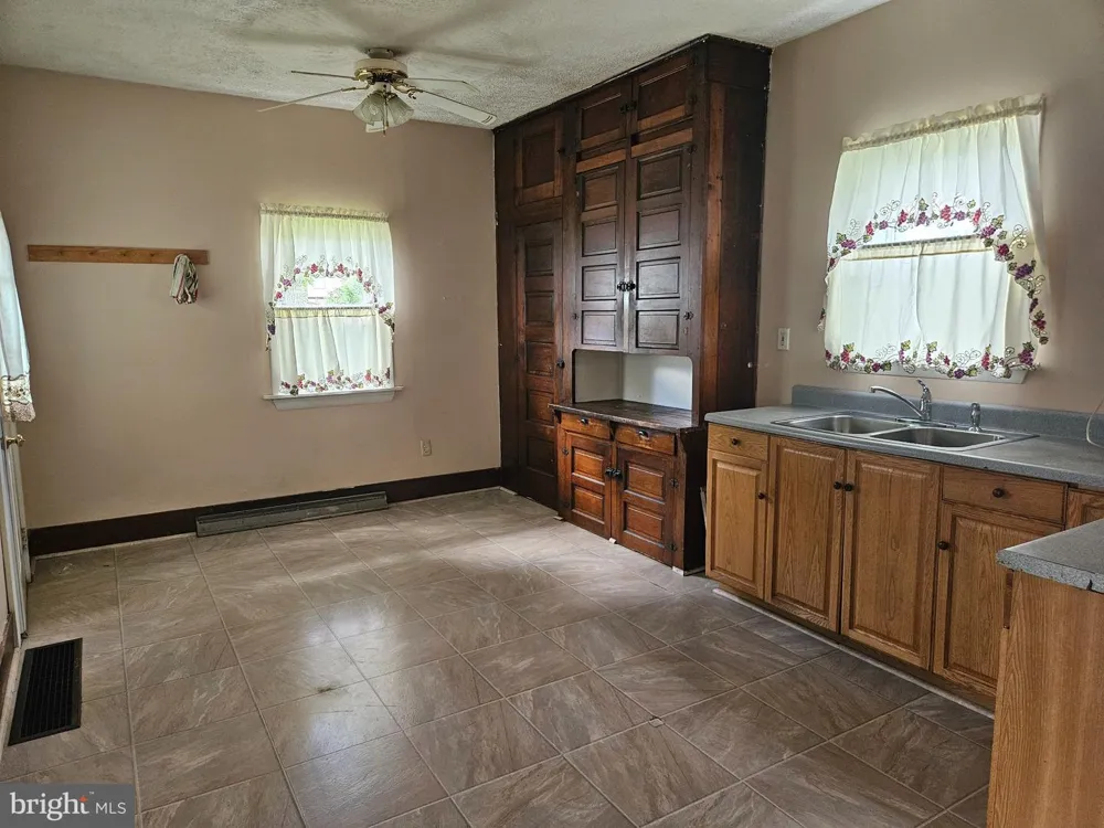602 E GRANT AVENUE Altoona, PA 16602