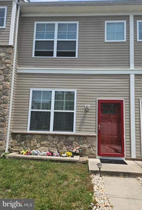 19 ROWAND WAY E
