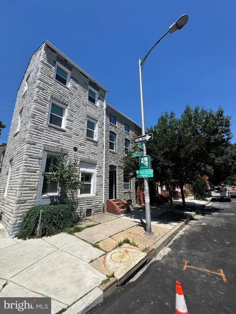 1902 BANK STREET