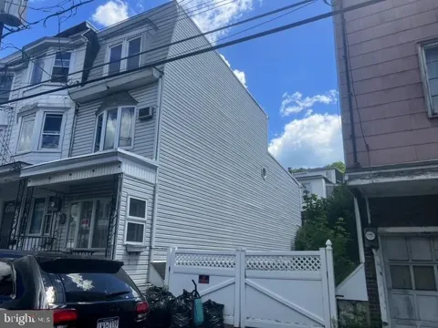 324 E PINE STREET