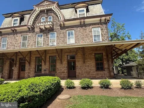 16 RAILROAD PLACE