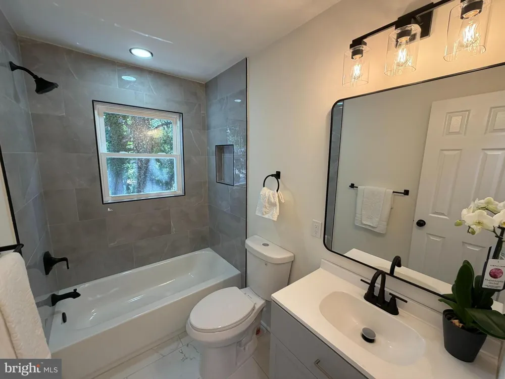 5805 BLAINE DRIVE Alexandria, VA 22303