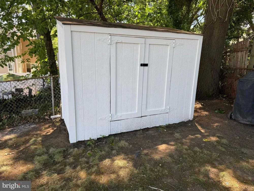5805 BLAINE DRIVE Alexandria, VA 22303