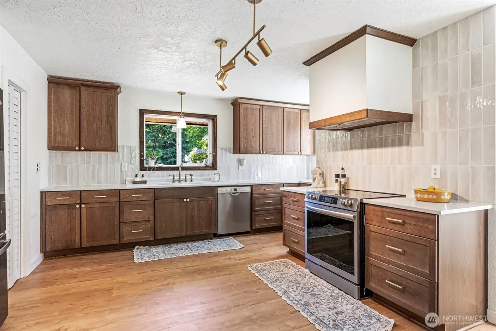 4212 Westside Highway Castle Rock, WA 98611