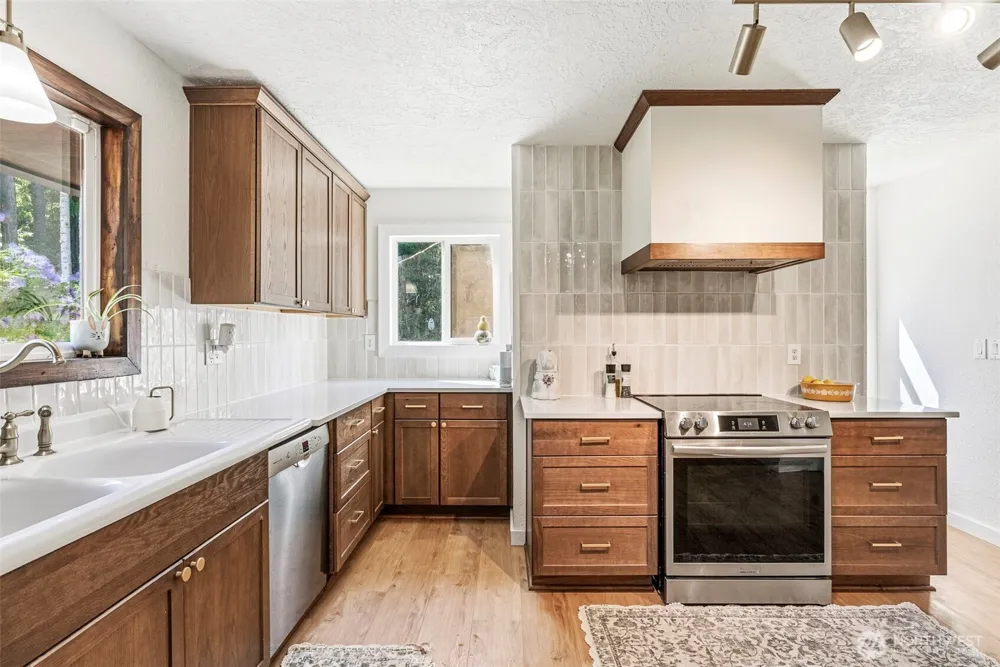 4212 Westside Highway Castle Rock, WA 98611