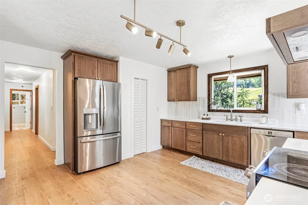 4212 Westside Highway Castle Rock, WA 98611