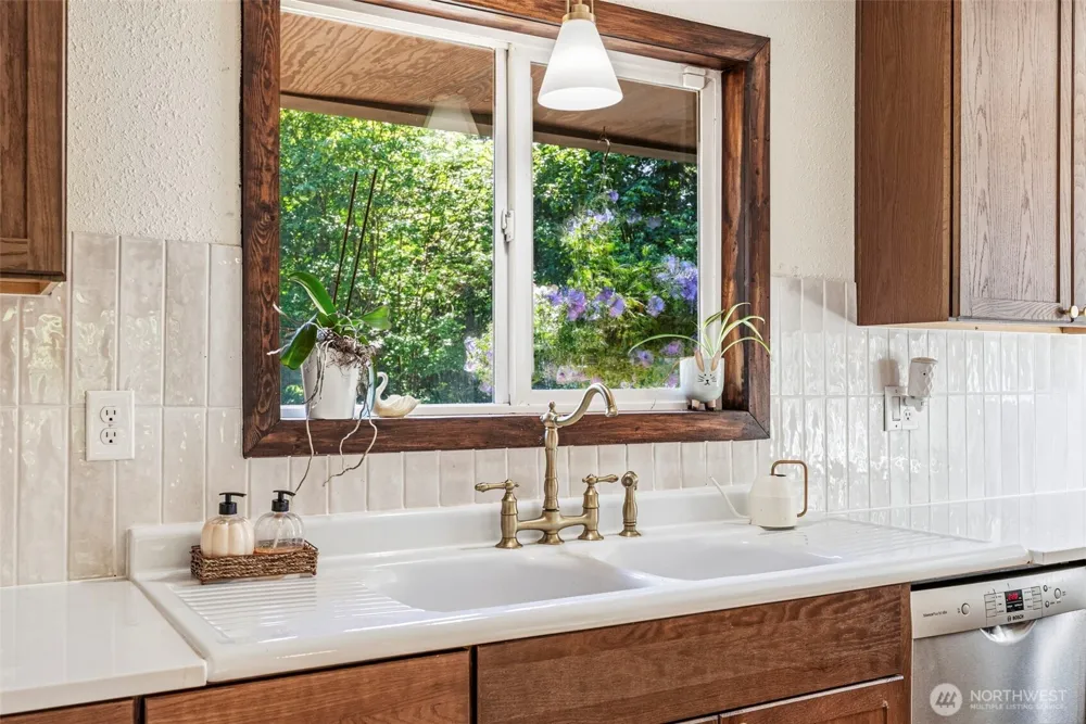 4212 Westside Highway Castle Rock, WA 98611