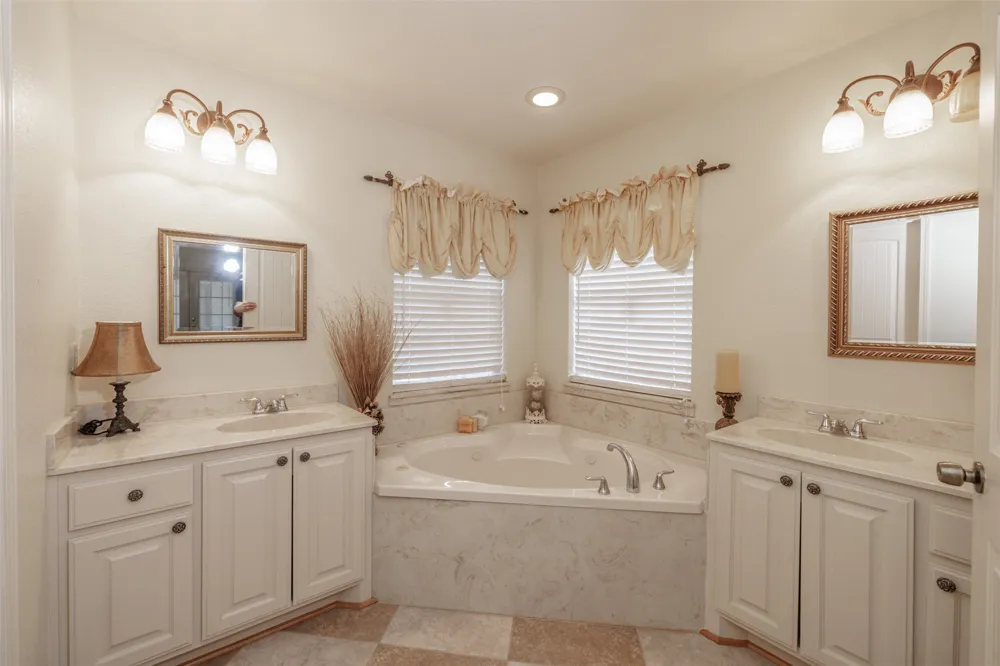 4699 County Road 1600 Alba, TX 75410