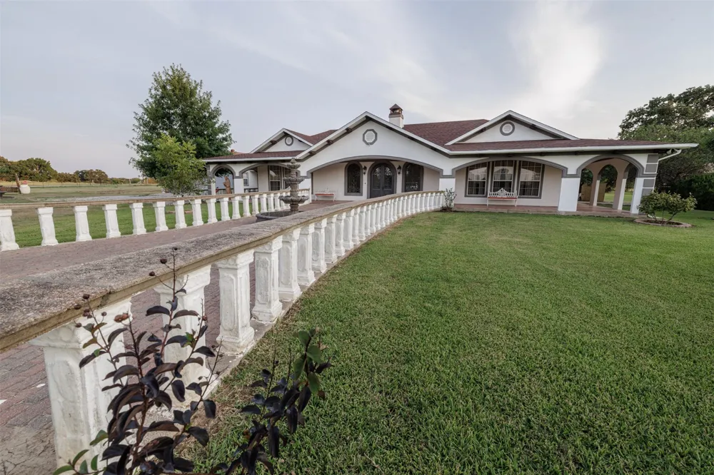 4699 County Road 1600 Alba, TX 75410