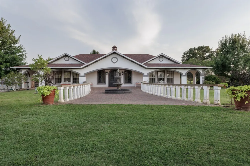4699 County Road 1600 Alba, TX 75410
