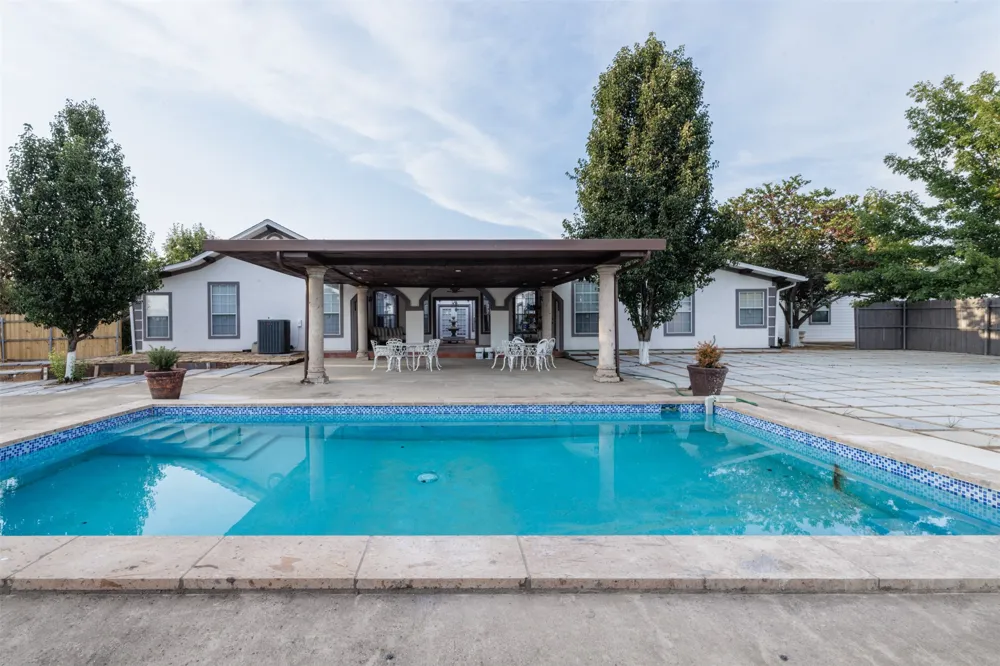 4699 County Road 1600 Alba, TX 75410
