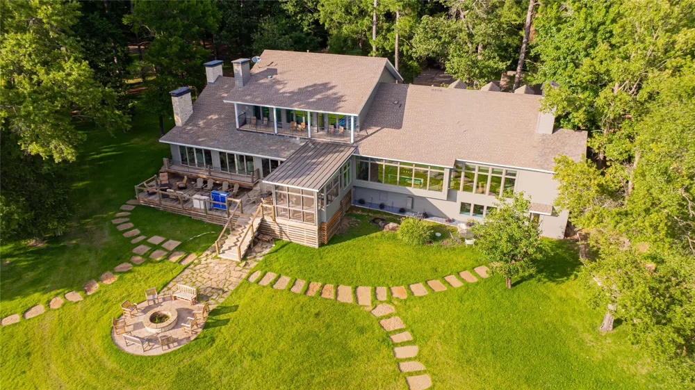 582 Windy Point Drive Mount Vernon, TX 75457