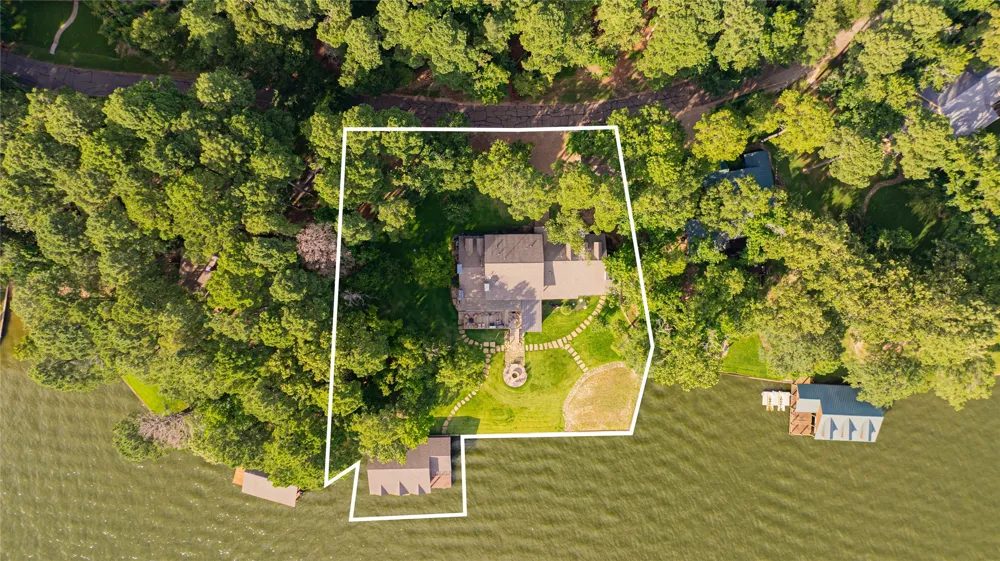 582 Windy Point Drive Mount Vernon, TX 75457