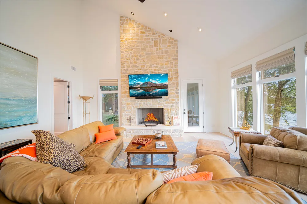 582 Windy Point Drive Mount Vernon, TX 75457