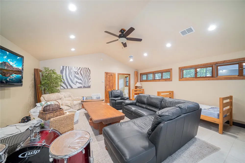582 Windy Point Drive Mount Vernon, TX 75457