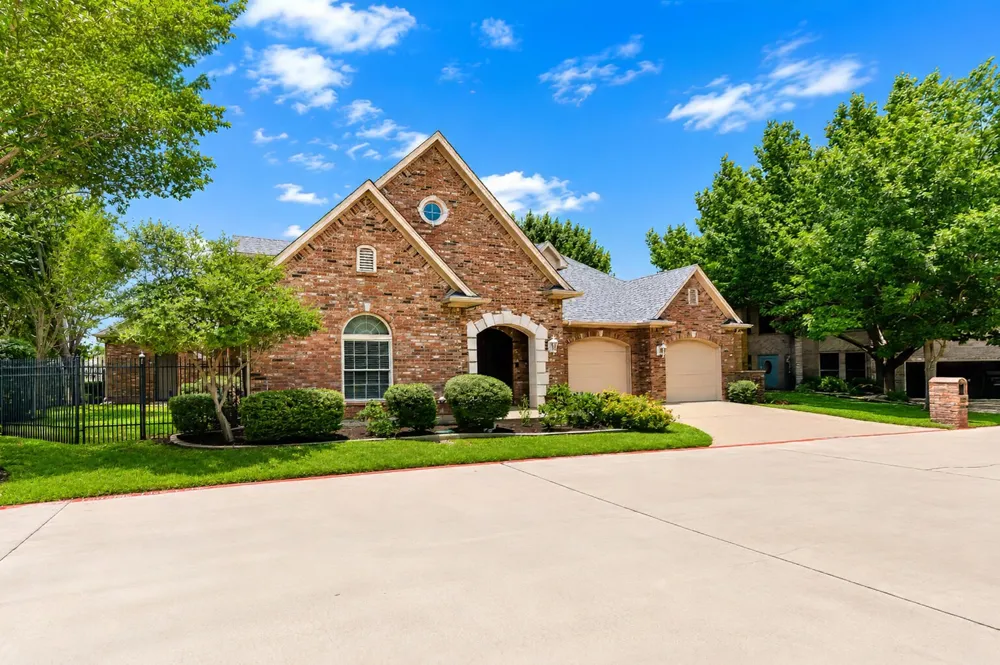5974 River Bend Drive Benbrook, TX 76132