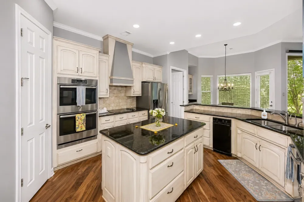 5974 River Bend Drive Benbrook, TX 76132