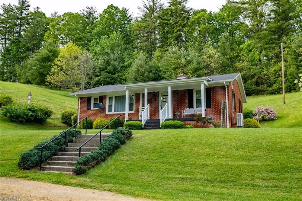 8693 NC Highway 88 E Laurel Springs, NC 28644