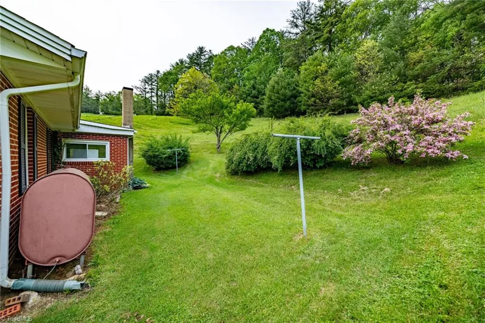 8693 NC Highway 88 E Laurel Springs, NC 28644