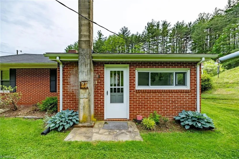 8693 NC Highway 88 E Laurel Springs, NC 28644