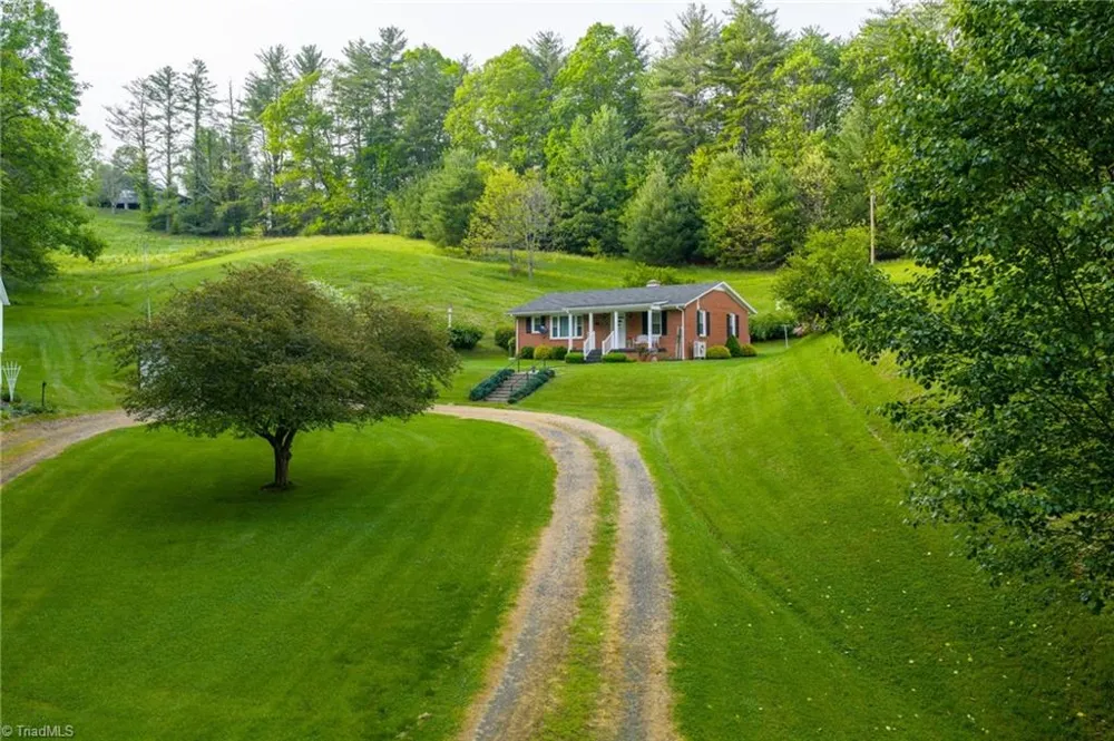 8693 NC Highway 88 E Laurel Springs, NC 28644