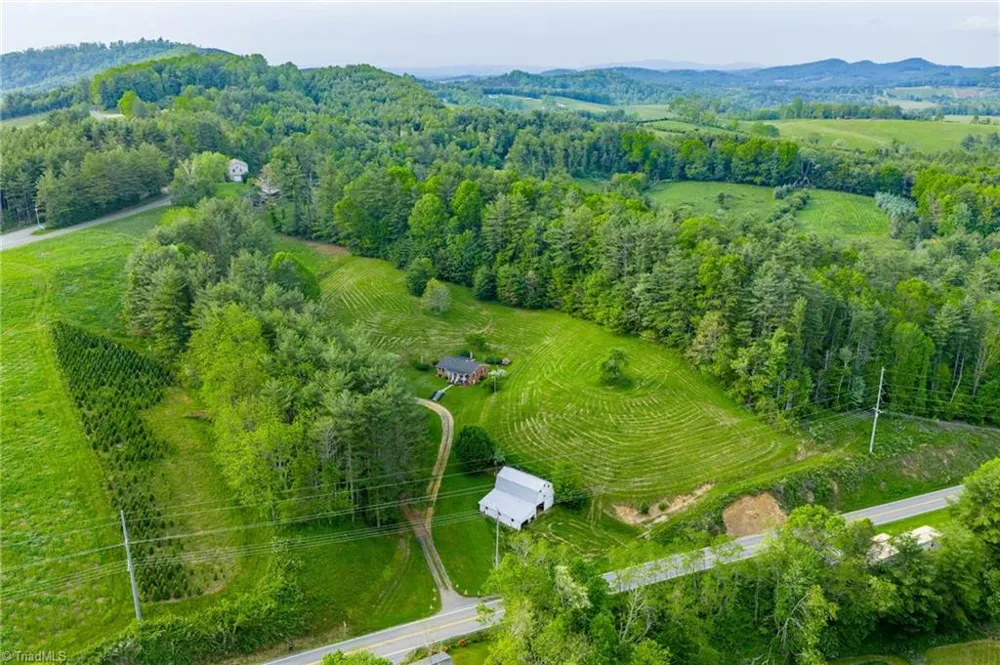8693 NC Highway 88 E Laurel Springs, NC 28644